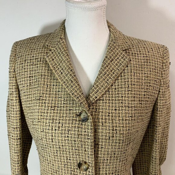 Elevate your wardrobe with this - Picture 4 of 8